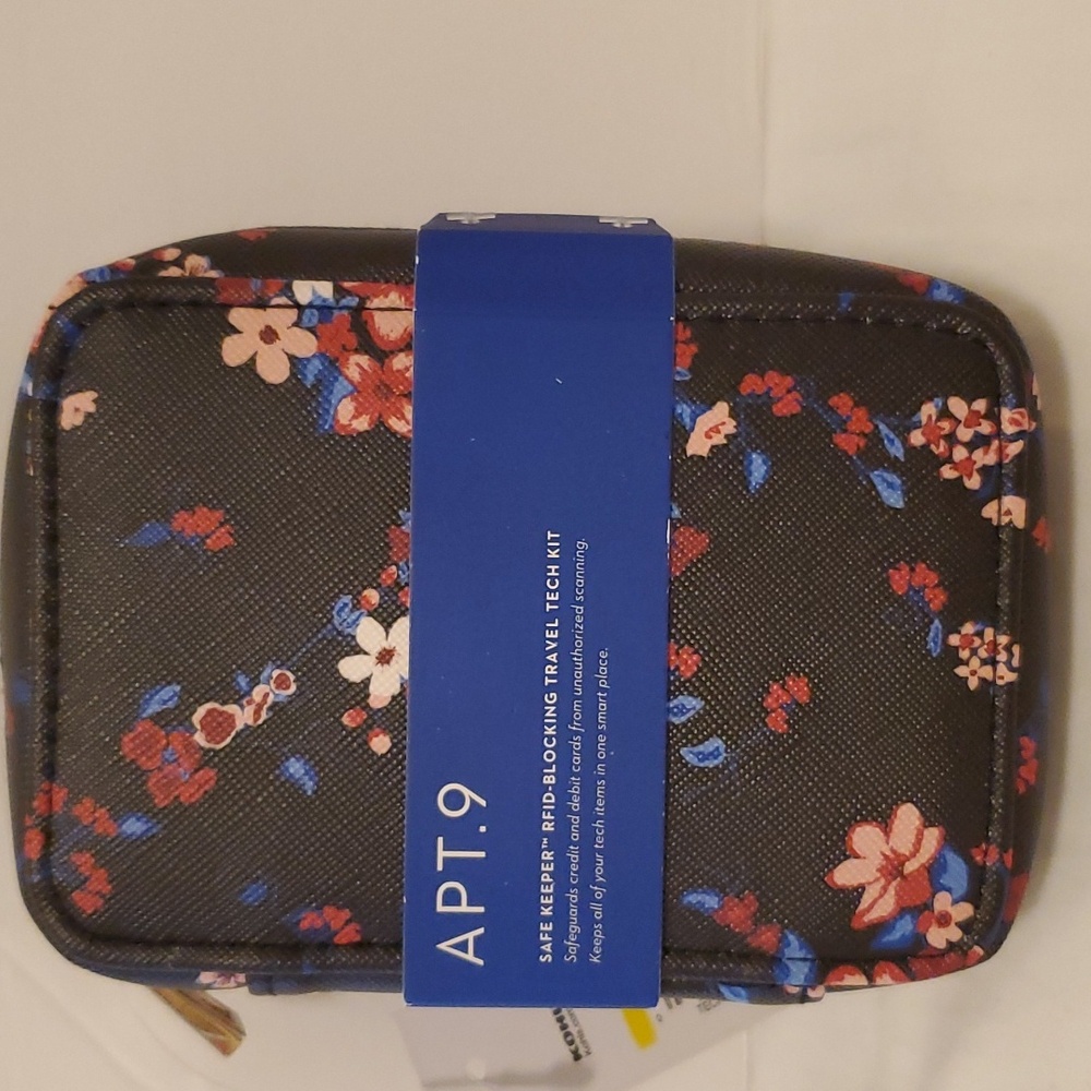 Safe Keeper Tech Carryall RFID-Blocking Tech Kit